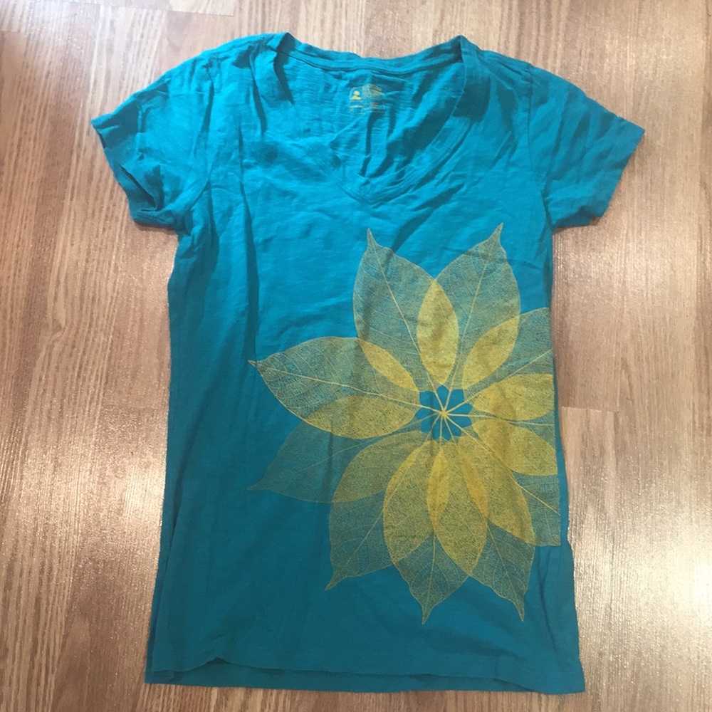 Eastern Mountain Sports XS t-shirt